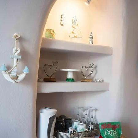 Bird Nest-santorini Cave * Fira (Santorini)