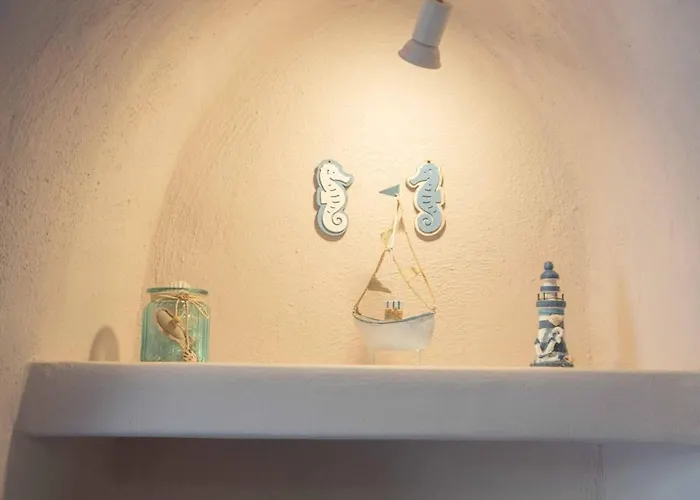 Bird Nest-santorini Cave ثيرا