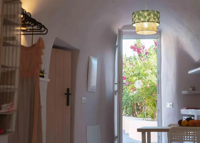 Bird Nest-santorini Cave بيت للعطل