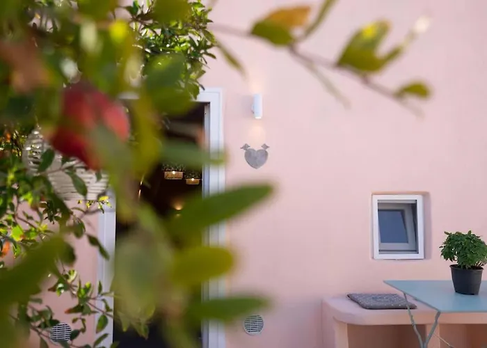 Bird Nest-santorini Cave *