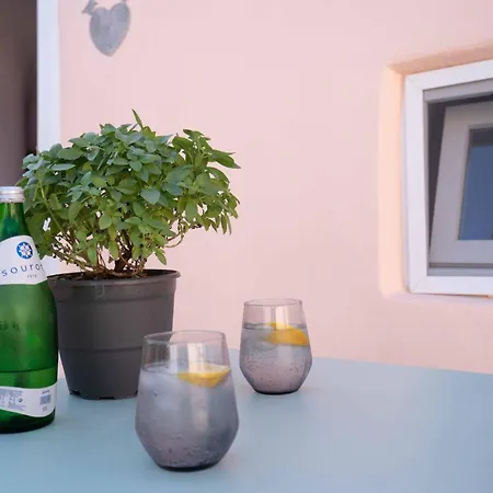 Bird Nest-santorini Cave ثيرا