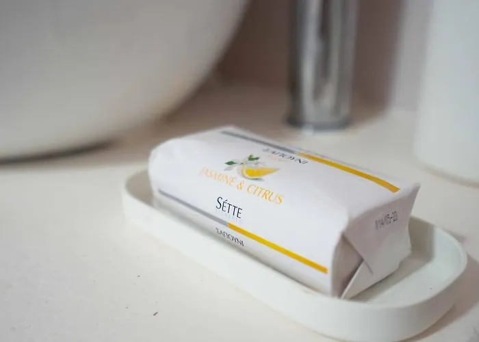 Bird Nest-santorini Cave